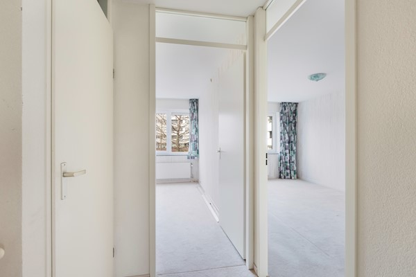 Foto - Te koop: Ruime dubbele benedenwoning met parkeerplaats!